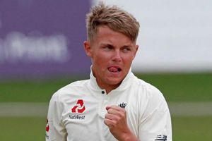 ఇంగ్లండ్ ప్లేయర్‌కు కరోనా లక్షణాలు.. ఆందోళనలో ఇతర ఆటగాళ్లు!