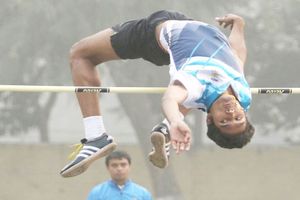 అమెరికాలో జాత్యహంకార వ్యతిరేక ఉద్యమానికి భారత హై జంపర్ నేతృత్వం!