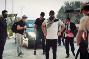 IPL 2020: ఏబీడీ రాక.. జట్టులో సందడి వాతావరణం (వీడియో)