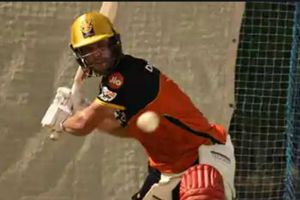 IPL 2020: డివిలియర్స్‌ ఈజ్‌ బ్యాక్‌.. భారీ షాట్లతో అలరించిన ఏబీ!!