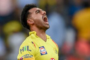 IPL 2020: సీఎస్‌కే పేసర్‌ దీపక్‌ చాహర్‌కు కరోనా.. ఐపీఎల్ షెడ్యూల్‌ ఆలస్యం!!?