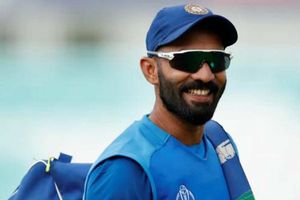 'దినేశ్‌ కార్తిక్‌ ఒక్కసారి క్లిక్‌ అయితే.. మళ్లీ టీమిండియాకు ఎంపికవుతాడు'