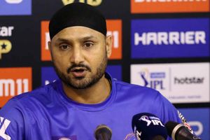 IPL 2020: హర్భజన్‌ యూఏఈ వెళ్లడం లేదు.. కారణం ఏంటంటే!!