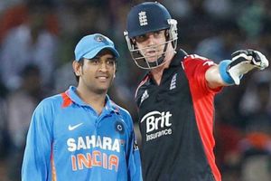 హలో ధోనీ ఫ్యాన్స్.. మీవోడి ఫస్ట్ వికెట్ నేను కాదు: కెవిన్ పీటర్సన్