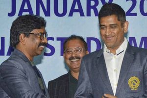 MS Dhoni Retires: ధోనీ కోసం ఫేర్‌వెల్ మ్యాచ్ నిర్వహించాలి: సీఎం