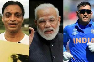 టీ20 ప్రపంచకప్ ఆడాలని ధోనీని భారత ప్రధాని నరేంద్ర మోదీ రిక్వెస్ట్ చేయవచ్చు: షోయబ్ అక్తర్