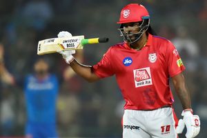 IPL 2020: మరో రికార్డుకు చేరువలో విధ్వంసకర బ్యాట్స్‌మెన్ క్రిస్ గేల్.. ఏంటో తెలుసా..?