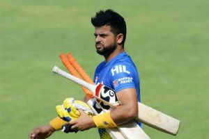 IPL 2020: చెన్నై అభిమానులకు షాక్.. సురేష్ రైనా పేరును తొలగించిన సీఎస్‌కే!!