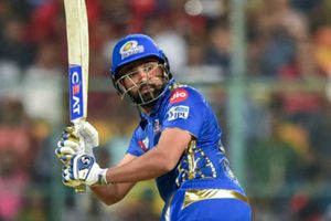 R vs MI: సిక్స్‌లతో రెచ్చిపోయిన రోహిత్‌.. 39 బంతుల్లో హాఫ్ సెంచరీ!!