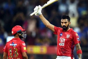 రాయల్ ఛాలెంజర్స్ కొమ్ములు విరిచిన ఇద్దరు స్పిన్నర్లు: ఇసుక తుఫాన్: స్పిన్‌ వలలో ఊపిరాడక