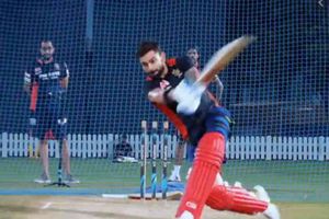 బౌలర్లు తస్మాత్ జాగ్రత్త.. ఐపీఎల్‌కి ఓ రేంజ్‌లో సన్నద్ధమవుతున్న విరాట్ కోహ్లీ (వీడియో)