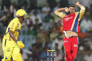 ఆర్‌సీబీ అత్యుత్సాహం.. కోహ్లీ మళ్లీ బౌలింగ్‌ చేయకుండా చితక్కొట్టిన సీఎస్‌కే!