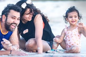 Mumbai Indians: వైరల్ ఫొటోలు.. బీచ్‌లో కుటుంబ సభ్యులతో ముంబై ఆటగాళ్ల సందడి!!