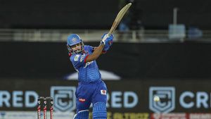 CSK vs DC: ధోనీ అలసత్వం.. పృథ్వీ షా హాఫ్ సెంచరీ!