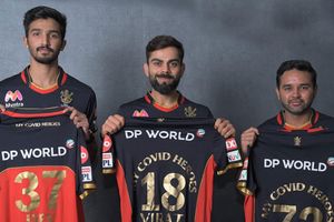 ఆర్‌సీబీకి హిందీ సెగ.. ఫ్రాంచైజీపై మండిపడుతున్న కన్నడ ప్రజలు!