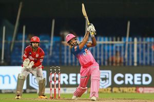 RR vs KXIP: 'సంజు శాంసనే తర్వాతి ధోనీ' అన్న కాంగ్రెస్‌ ఎంపీ.. కాదంటున్న బీజేపీ ఎంపీ!!