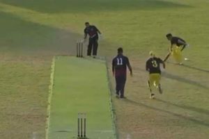 ఇదేందయ్యో ఇది!! కీపర్ చేతిలోనే బంతి.. 2 పరుగులు తీసిన బ్యాట్స్‌మెన్!!