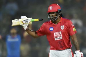 'నేను యూనివర్సల్ బాస్‌ను.. నా గురించి తెలుసుగా?.. పోరాడకుండా వెనుదిరగను'