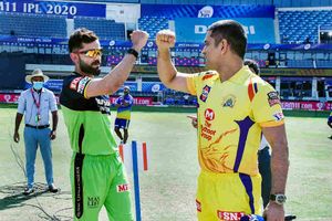 RCB vs CSK: విరాట్ కోహ్లీ హాఫ్ సెంచరీ.. చెన్నై లక్ష్యం 146!!