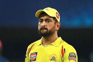 టీమిండియా కొత్త మిస్టరీ బౌలర్‌కు ధోనీ టిప్స్: మహీ ఏం సలహా ఇచ్చాడో గానీ: ఆసీస్ పిచ్‌‌లపై