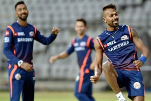 నిన్నటి మ్యాచ్‌లో ఇది గమనించారా? తమ్ముడిపై కోప్పడ్డ కృనాల్ పాండ్యా (వీడియో)