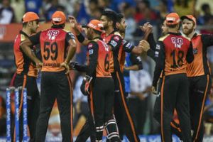 ఇట్స్ ఫన్ టైం.. బీచ్‌లో స‌న్‌రైజ‌ర్స్ ఆటగాళ్ల సందడి!!