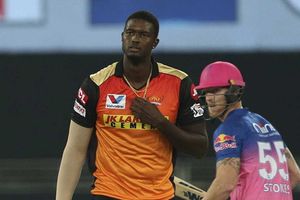 RR vs SRH: ఆమెను వెకేషన్ మధ్యలో వదిలేసి యూఏఈ వచ్చా.. కష్టంగా ఉంది: సన్‌రైజర్స్ ప్లేయర్