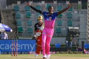 IPL 2020: టాప్‌-20 ఫాస్టెస్ట్‌ బాల్స్‌.. ఒక్కడే 15 వేశాడుగా!!