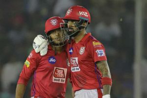 KXIP vs KKR: రాహుల్‌‌, మయాంక్‌ హాఫ్ సెంచరీలు.. లక్ష్యం దిశగా పంజాబ్!!