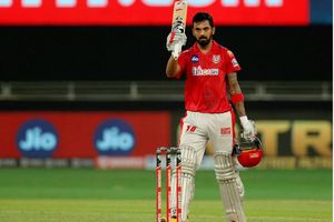 MI vs KXIP: ఐపీఎల్ చరిత్రలో.. తొలి భారత బ్యాట్స్‌మన్‌గా కేఎల్‌ రాహుల్‌ అరుదైన రికార్డు!!