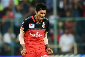 RCB vs RR: నవదీప్ సైనీ డేంజరస్ బీమర్.. చాతికి తగిలి నేలకూలిన రాజస్థాన్ బ్యాట్స్‌మన్! (వీడియో)