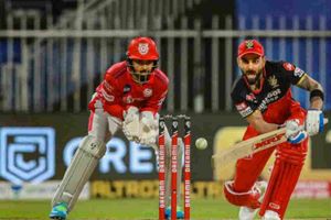 రైట్-లెఫ్ట్ కాంబినేషనా? మరీ నువ్వెందుకు ఫస్ట్ డౌన్‌లో వచ్చావ్? కోహ్లీపై సెహ్వాగ్ ఫైర్