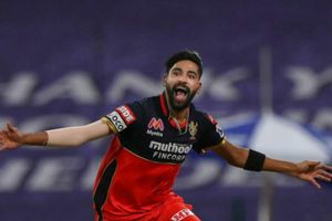 KKR vs RCB: మూడు వికెట్లతో చెలరేగిన మహ్మద్‌ సిరాజ్.. కోల్‌కతా స్కోర్ 40/6