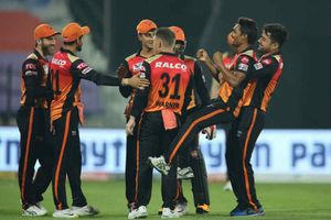 RCB vs SRH: హైదరాబాద్ గెలిచిందోచ్.. టైటిల్ రేసులో నిలిచిందోచ్!
