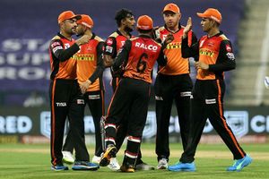 SRH vs DC: సన్‌రైజర్స్‌ ఆటగాళ్ల కేక్‌ ఫైట్‌.. అస్సలు మిస్సవకండి (వీడియో)