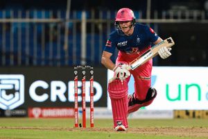 MI vs RR: ముంబైతో మ్యాచ్‌.. స్టీవ్‌ స్మిత్‌కు రూ.12 లక్షలు జరిమానా!!