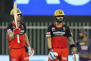 RCB vs KKR: కోల్‌కతాతో మ్యాచ్.. కోహ్లీని ట్రోల్ చేసిన ఇంగ్లండ్ మహిళా క్రికెటర్!!