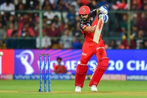 KKR vs RCB: కోల్‌కతాతో మ్యాచ్.. అరుదైన రికార్డ్‌కి అడుగు దూరంలో కోహ్లీ!!