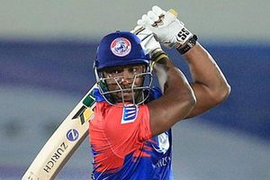 రసెల్ విధ్వంసం.. 14 బంతుల్లోనే హాఫ్ సెంచరీ!! 5 ఓవర్లకు 96 పరుగులు!