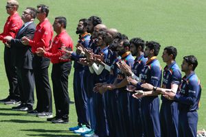 సిడ్నీ క్రికెట్ గ్రౌండ్ లోపల, బయటా అదే జోష్.. టీమిండియా ఫ్యాన్స్ ఎక్కడా తగ్గలేదుగా..!