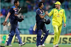 Ind vs Aus, 2nd ODI Trolls: రోహిత్ లేకుంటే ఇలానే ఉంటుంది.. ఓ రవిశాస్త్రి నిద్రపోతున్నావా?