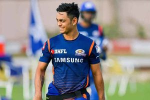 వికెట్ కీపర్ రేసులో మరో యువ ఆటగాడు.. ఇదే జోరు కనబరిస్తే ధోనీ వారసుడతనే: ఎమ్మెస్కే ప్రసాద్