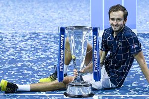 ATP Finals 2020: థీమ్‌కు షాక్.. ఏటీపీ ఫైనల్స్‌ విజేత మెద్వెదెవ్‌!!