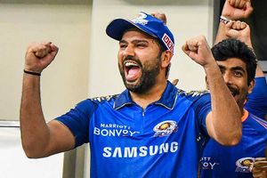 బూర్జ్ ఖలీఫాపై తళుక్కుమన్న రోహిత్ శర్మ.. తొలి క్రికెటర్‌గా అరుదైన రికార్డు!!