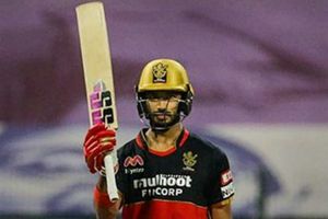 DC vs RCB: పడిక్కల్‌ హాఫ్ సెంచరీ.. డివిలియర్స్‌ మెరుపులు.. ఢిల్లీ లక్ష్యం 153!!