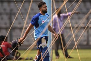 India vs Australia: టీమిండియాకు భారీ షాక్.. టెస్టు సిరీస్‌కు రోహిత్ దూరం!!