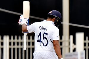 టెస్టు సిరీస్‌కు రోహిత్‌ శర్మ దూరం.. యువ ప్లేయర్‌కు అవకాశం!!