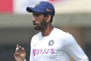 India vs Australia: టెస్టులకు సాహా సిద్ధం.. పంత్‌కు షాక్!!