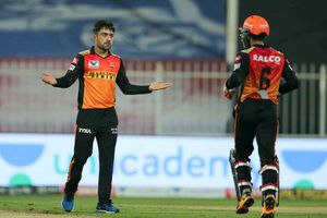 IPL 2020 Playoffs: సన్‌రైజర్స్ మాయ.. ప్లేఆఫ్ రేసు నుంచి ఢిల్లీ లేదా బెంగళూరు ఔట్!!