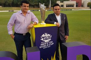 టీ20 ప్రపంచకప్‌కు కౌంట్‌డౌన్‌ షురూ.. ట్రోఫీ ఆవిష్కరణ!!